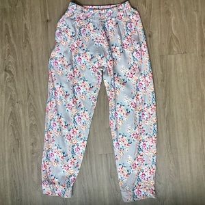 Flowy floral straight leg ankle pants